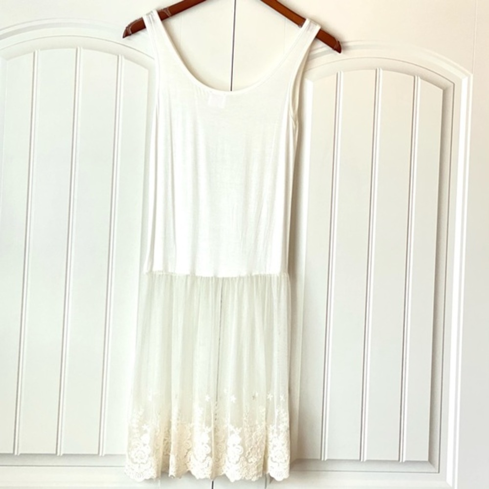 Wanna B Ivory Tank Top w/Lace Bottom Style